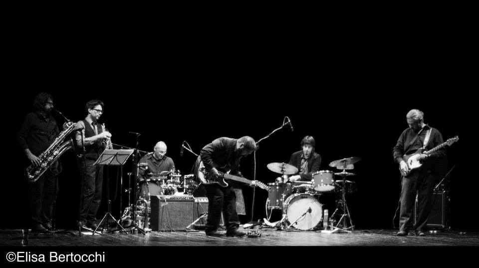 band in concerto sul palco