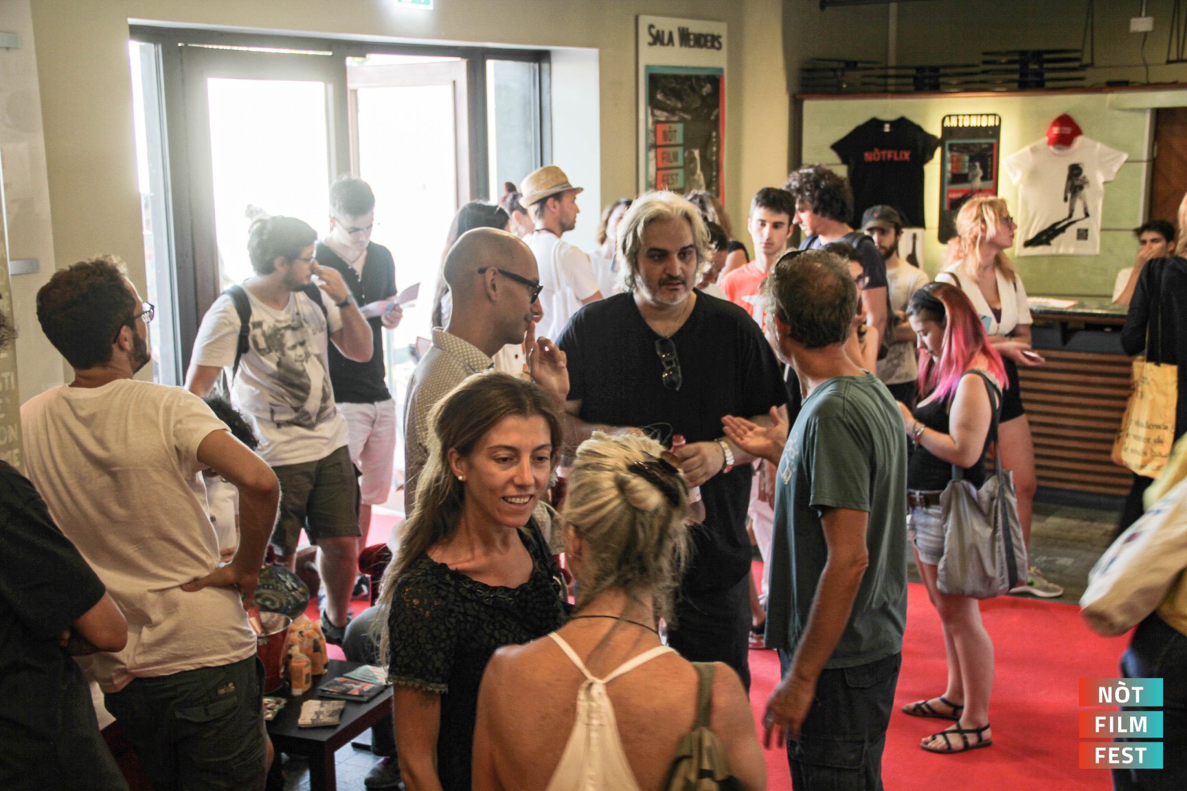 pubblico nel foyer