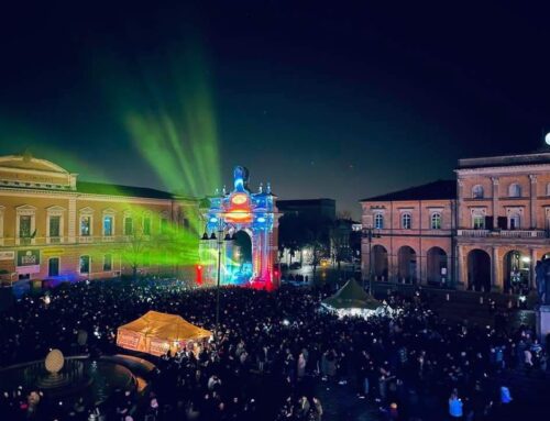 A Santarcangelo migliaia di persone per celebrare l’arrivo del 2025